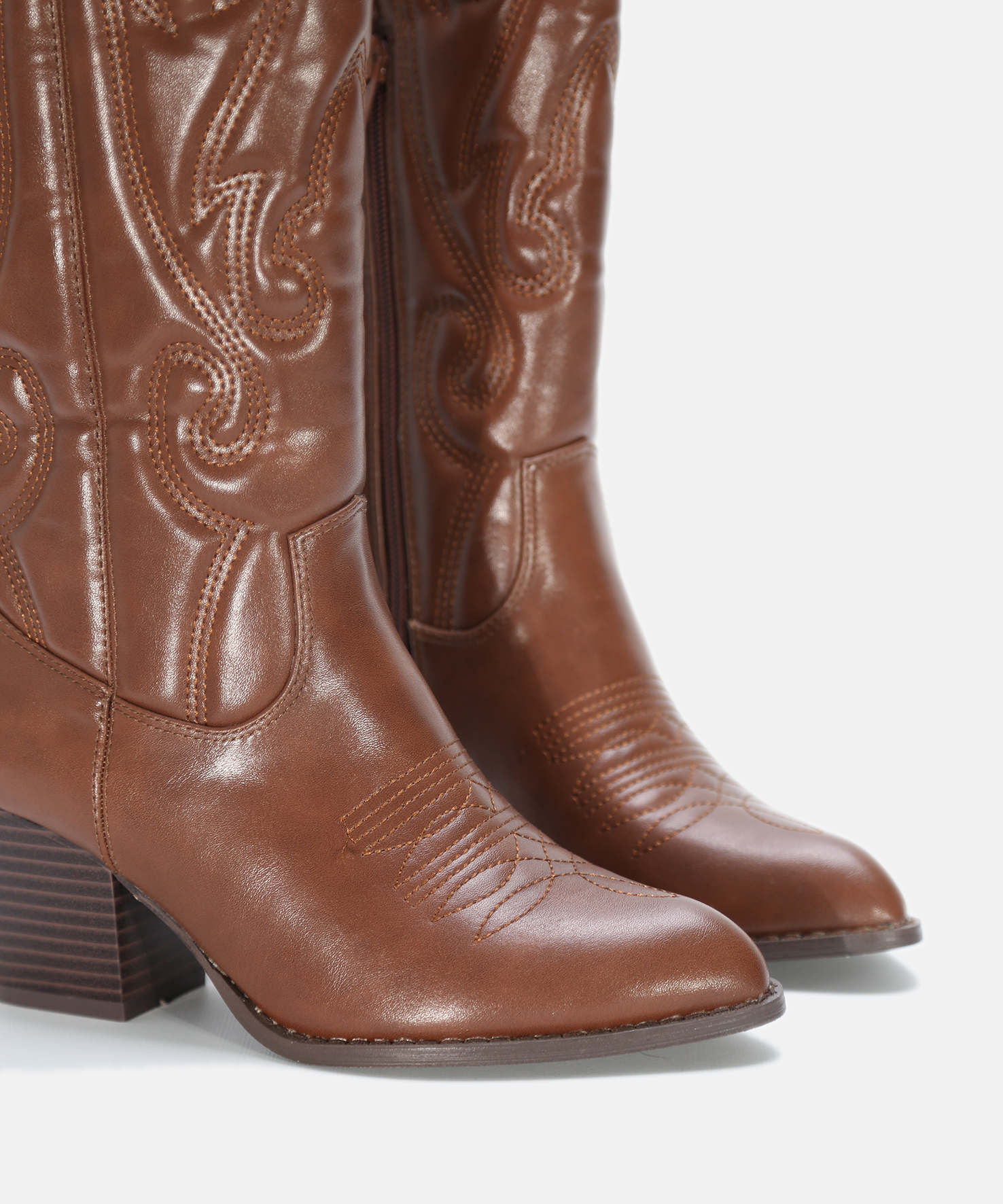 Botas cowboy castanhas com salto bordado image number null